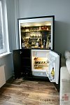 domácí bar s chladničkou