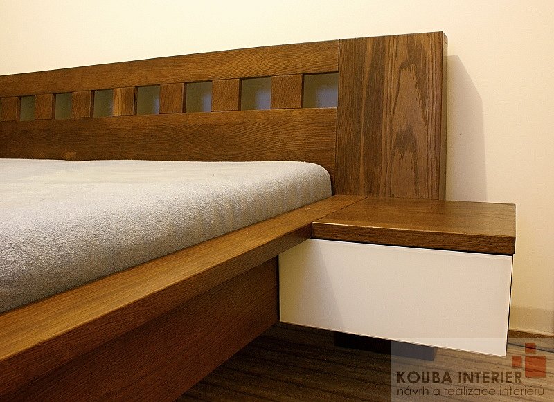 dřevěné masivní postele - dub mořený